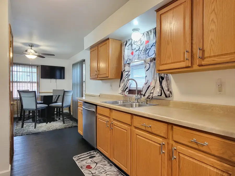 5805 N 111th St, Milwaukee, WI 53225 - #3