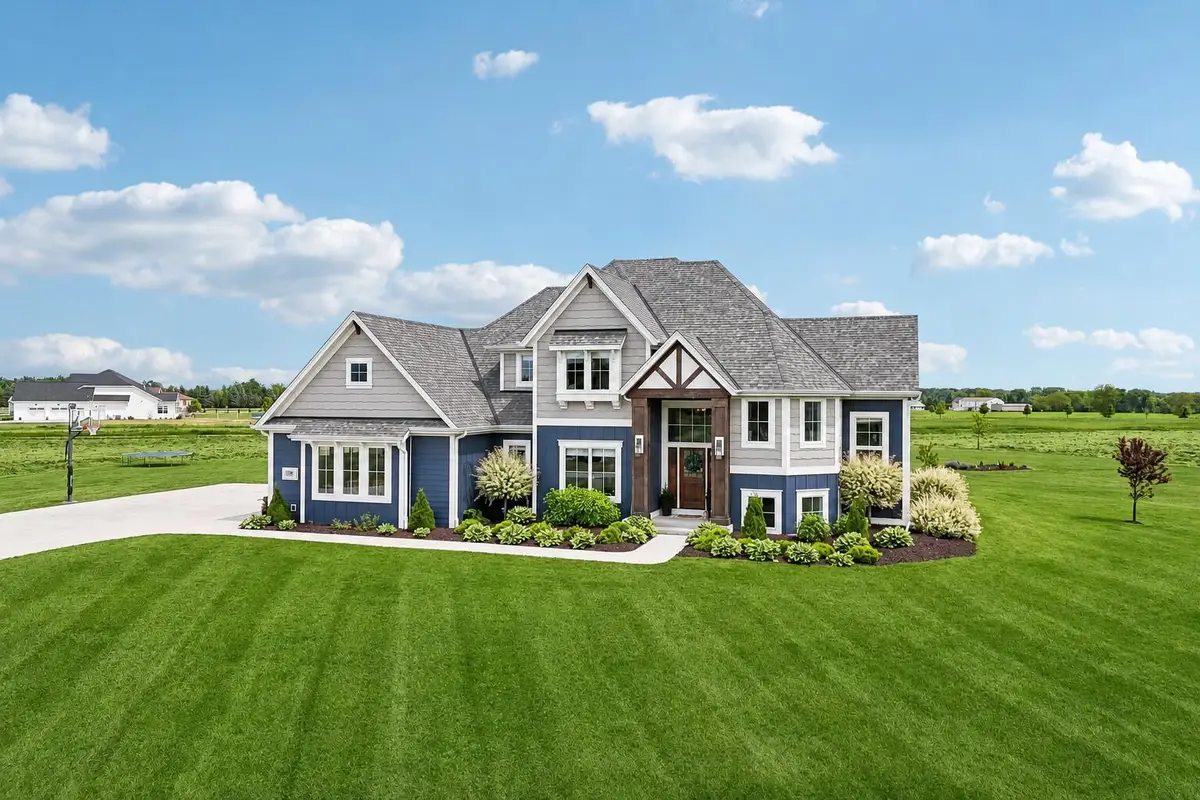 560 Cedar Ln, Summit, WI 53066 - #1