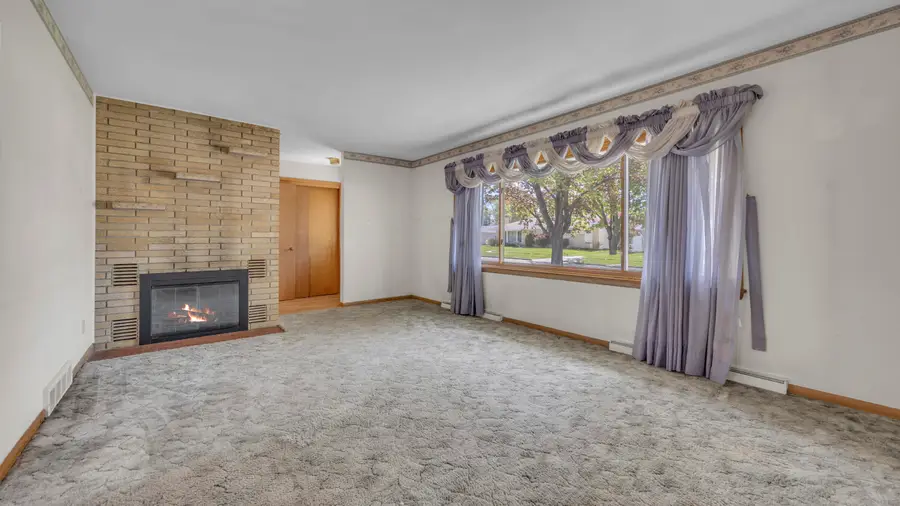 695 Bruce St, Fond Du Lac, WI 54935 - #3