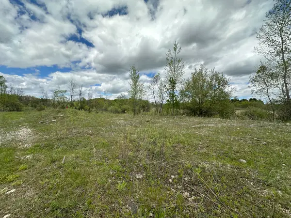 1436 Hidden Moraine Dr, Kewaskum, WI 53040