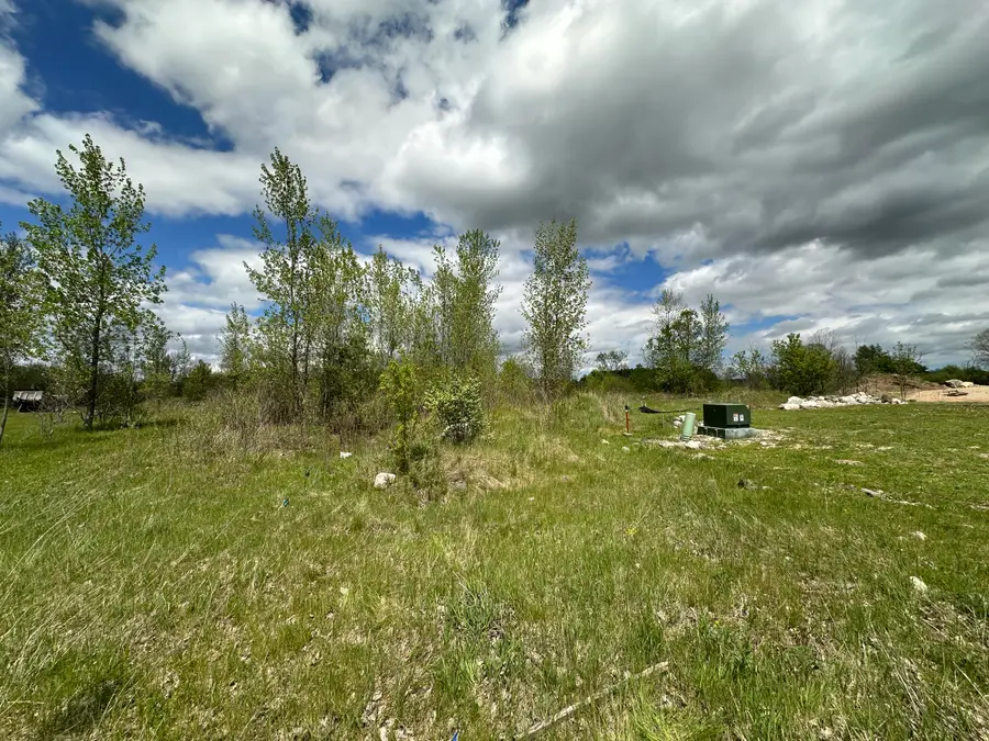 1436 Hidden Moraine Dr, Kewaskum, WI 53040 - #2