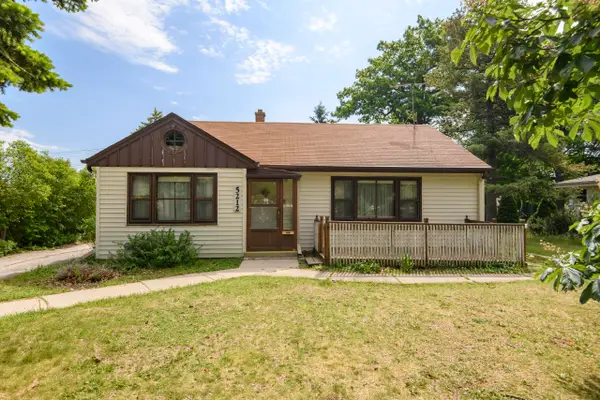 5212 S 20th St, Milwaukee, WI 53221