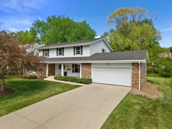10312 N Versailles Ct, Mequon, WI 53092