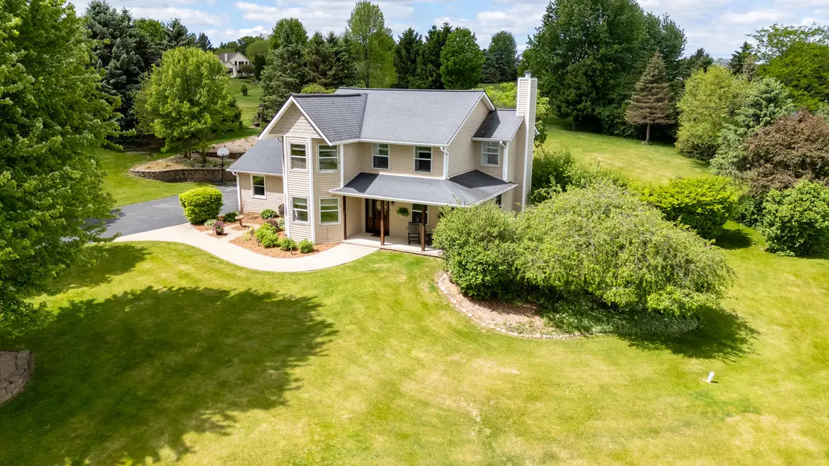 W301S2613 Jenna Ln, Genesee, WI 53188 - #1