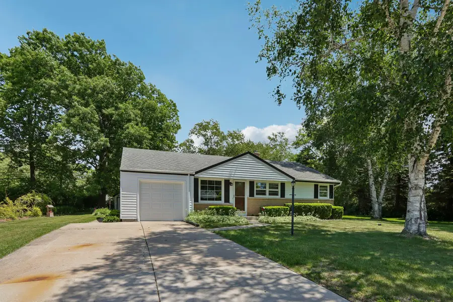 5700 S 41st St, Greenfield, WI 53221 - #2