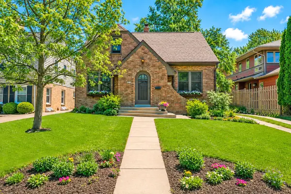 5912 N Berkeley Blvd, Whitefish Bay, WI 53217