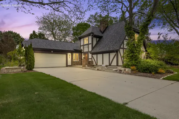 1908 Bobolink Ave, Grafton, WI 53024