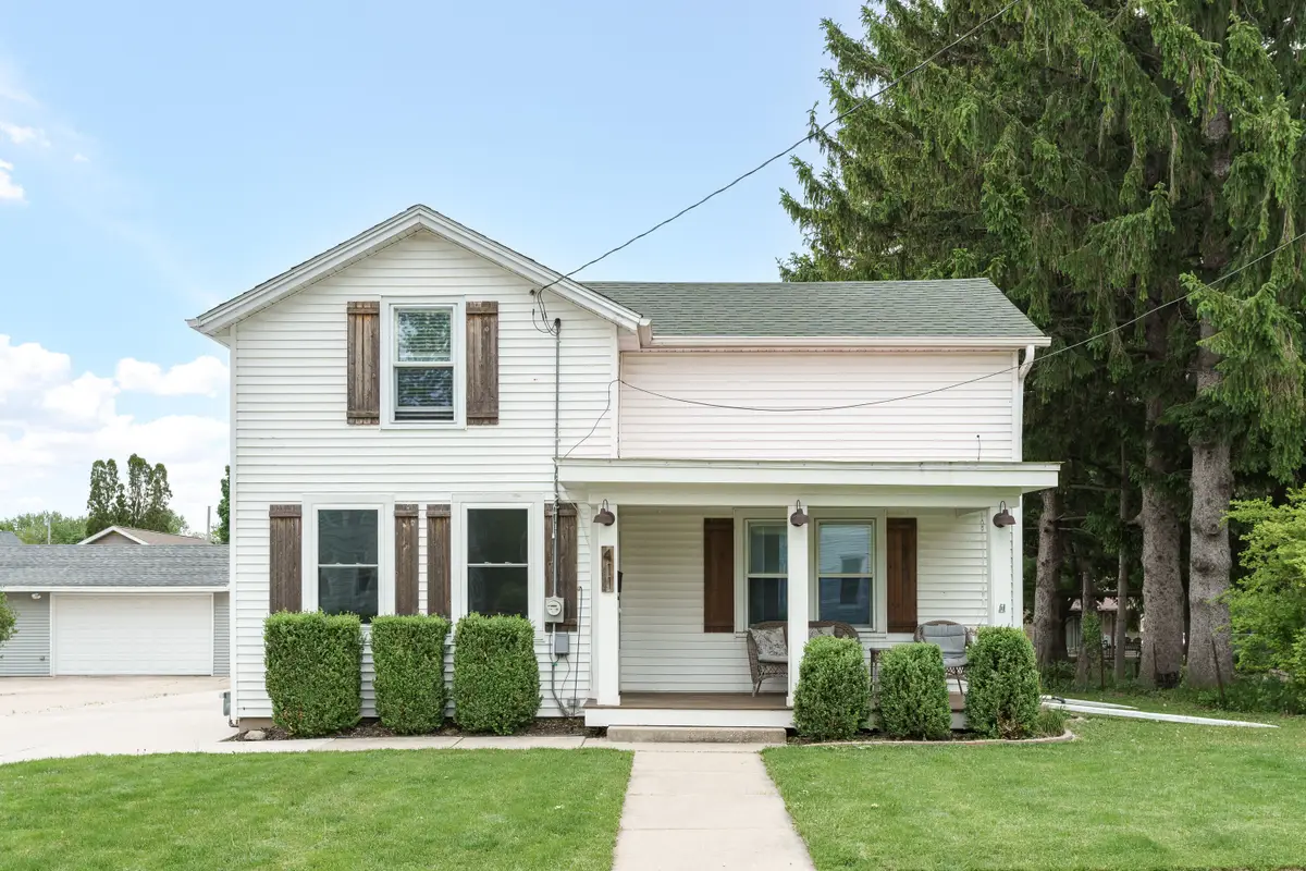 411 N Warren St, Watertown, WI 53098 - #1