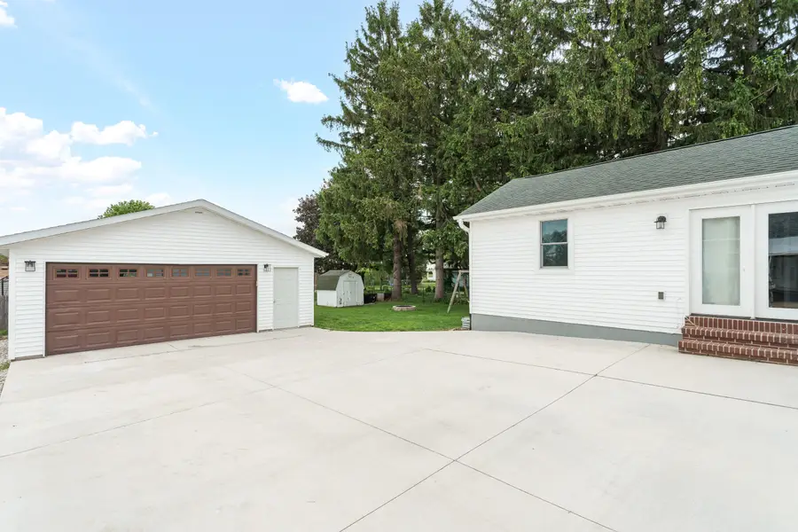 411 N Warren St, Watertown, WI 53098 - #3