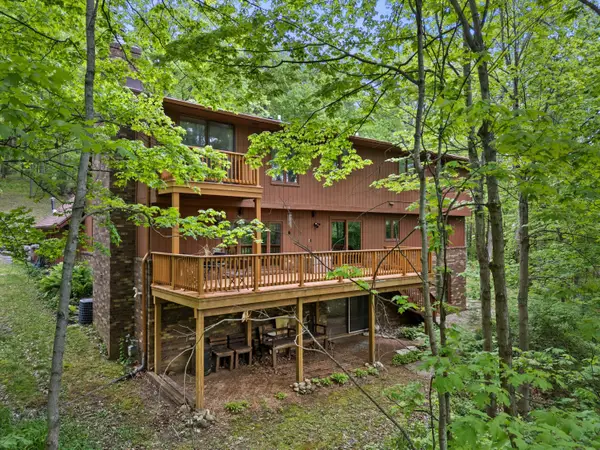 S87W28270 Lookout Ln, Mukwonago, WI 53149