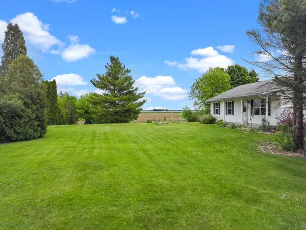 13448 E Creek Rd, Bradford, WI 53114