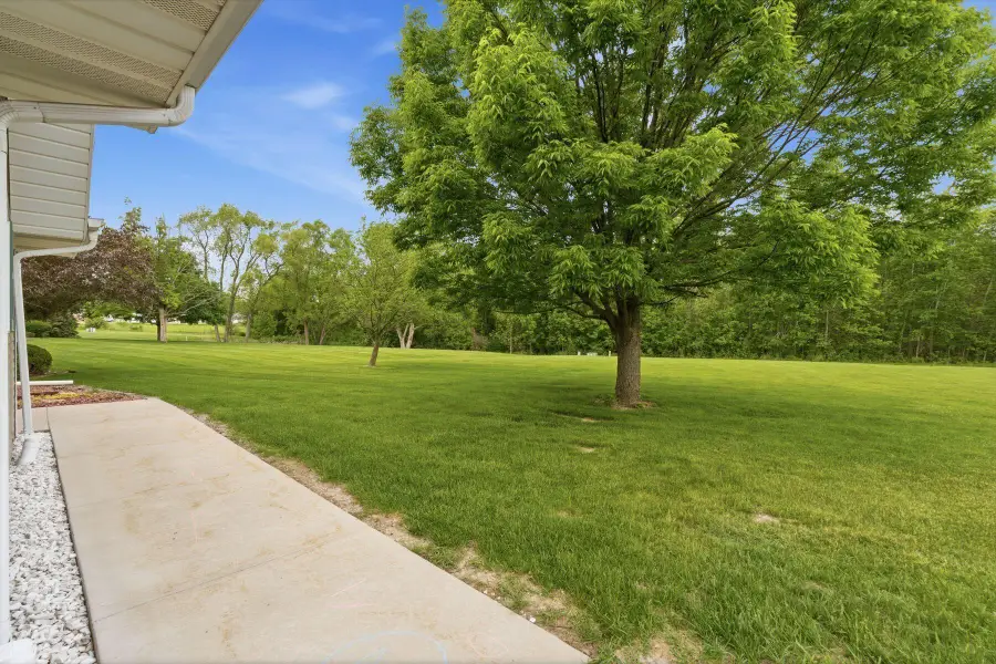 214 Minz Park Cir, West Bend, WI 53095 - #2