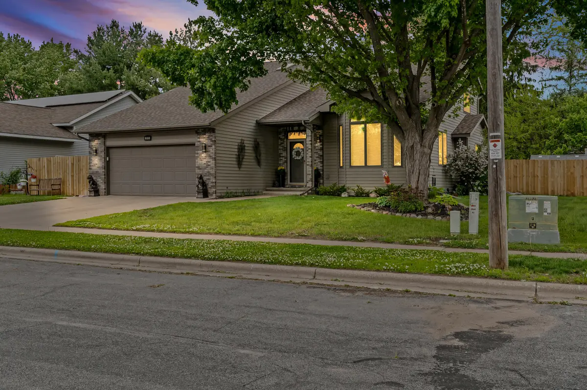 2019 Sandalwood Dr, Onalaska, WI 54650 - #1
