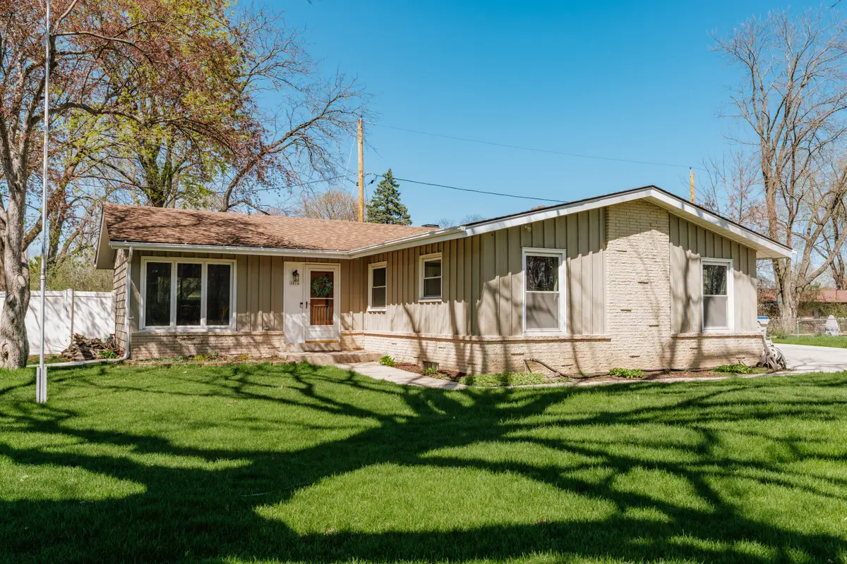 9814 W Green Tree Rd, Milwaukee, WI 53224 - #1