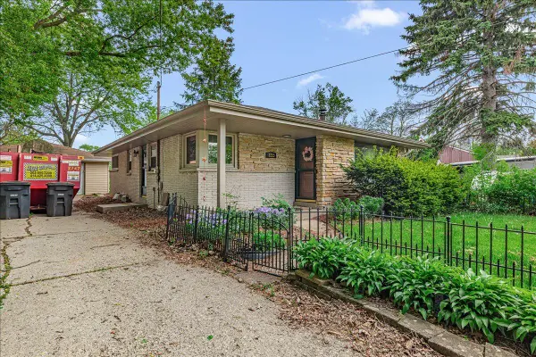 3223 W Cold Spring Rd, Greenfield, WI 53221
