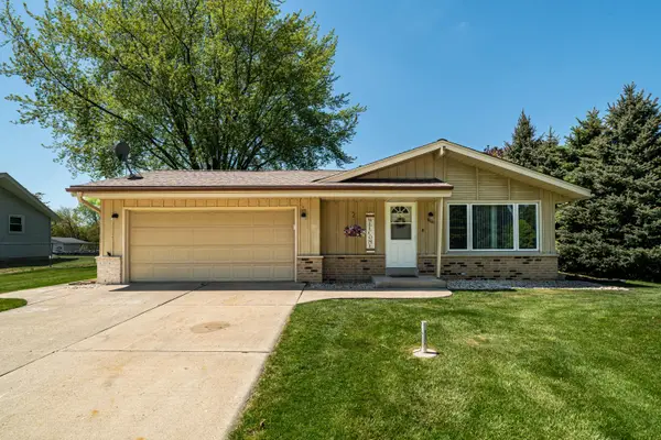 8049 S Waring Dr, Oak Creek, WI 53154