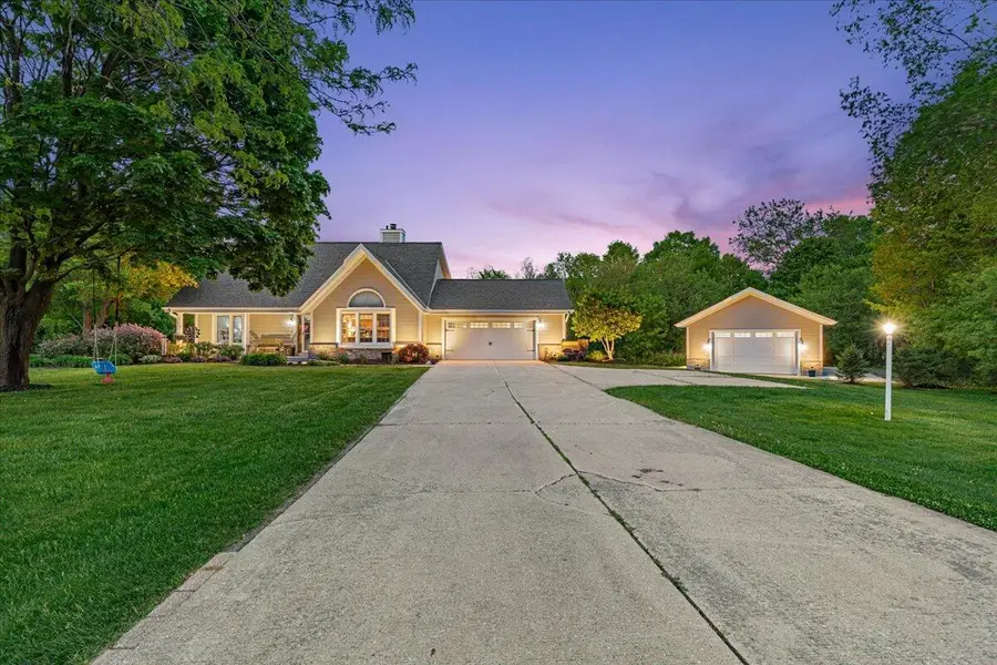 1004 Winnebago Cir, Hubertus, WI 53033 - #2