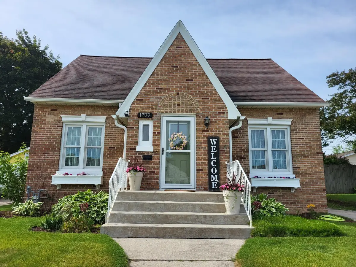 1709 Waldo Blvd, Manitowoc, WI 54220 - #1