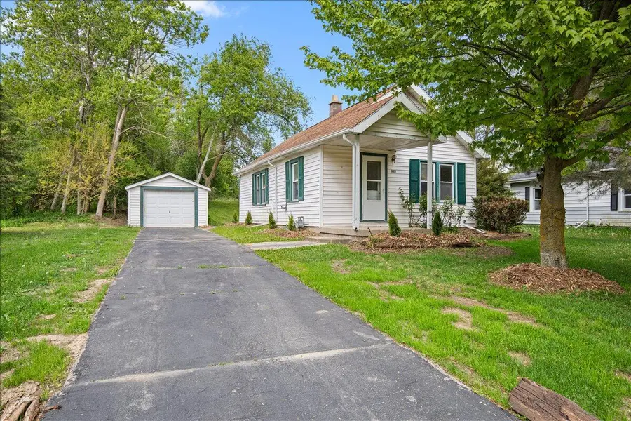 469 Meadowlark Ct, West Bend, WI 53090 - #2