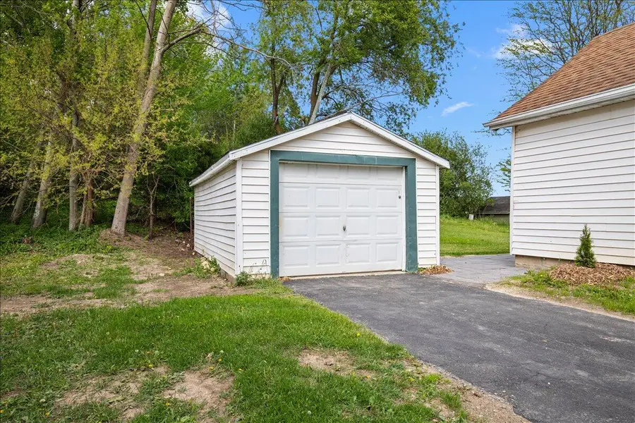469 Meadowlark Ct, West Bend, WI 53090 - #3