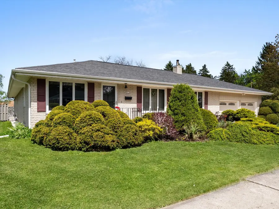2014 Lexington Dr, Manitowoc, WI 54220 - #2