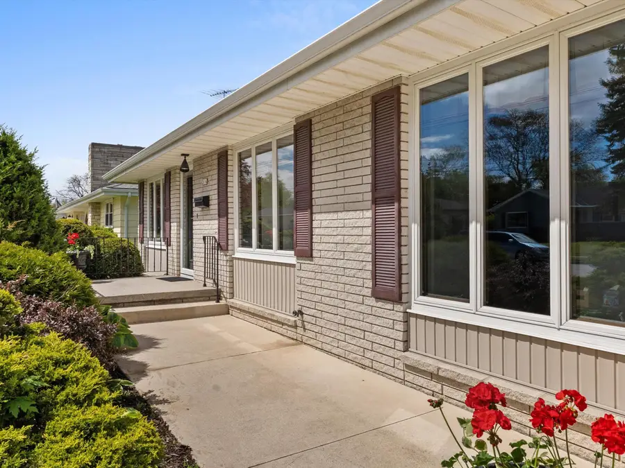 2014 Lexington Dr, Manitowoc, WI 54220 - #3