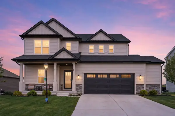 2906 Yahara Dr, Summit, WI 53066