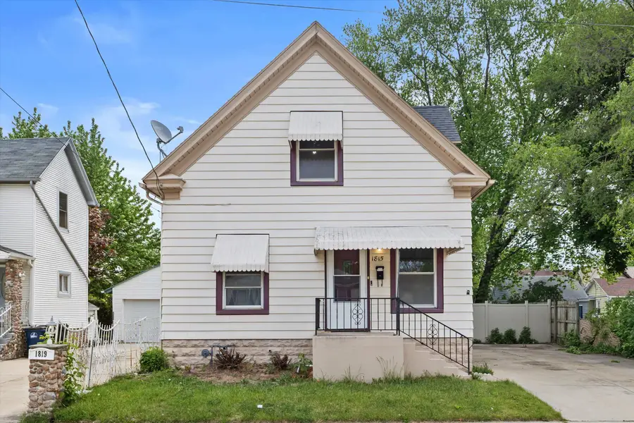 1815 Marquette St, Racine, WI 53402 - #2