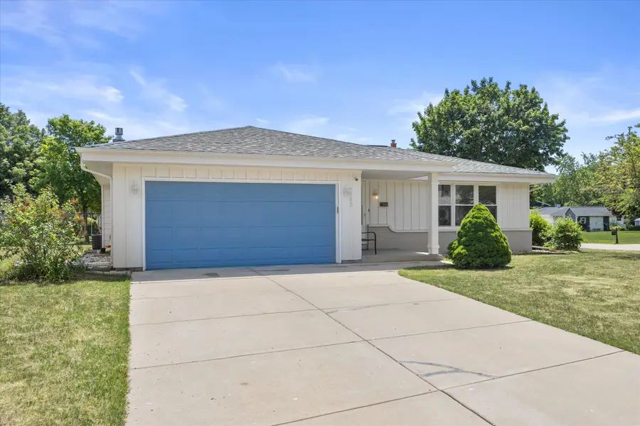 7360 W Brunn Dr, Franklin, WI 53132 - #2