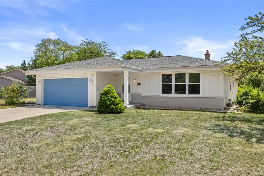 7360 W Brunn Dr, Franklin, WI 53132 - #3