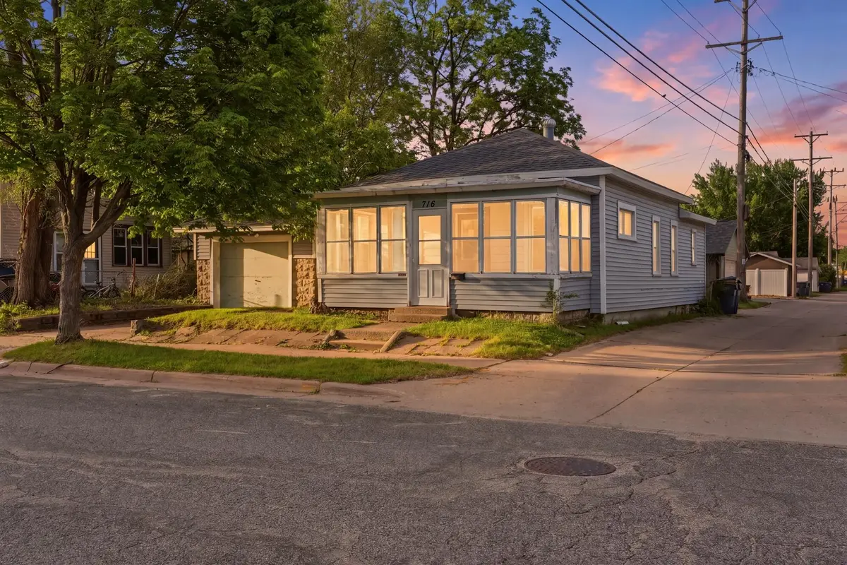 716 St James St, La Crosse, WI 54603 - #1