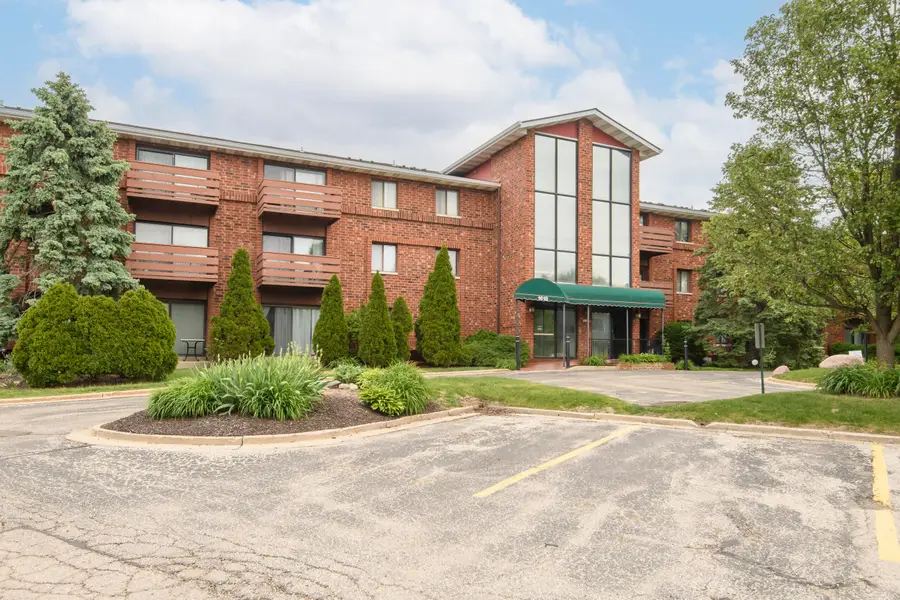 1618 S 115th Unit 302 Ct, West Allis, WI 53214 - #2