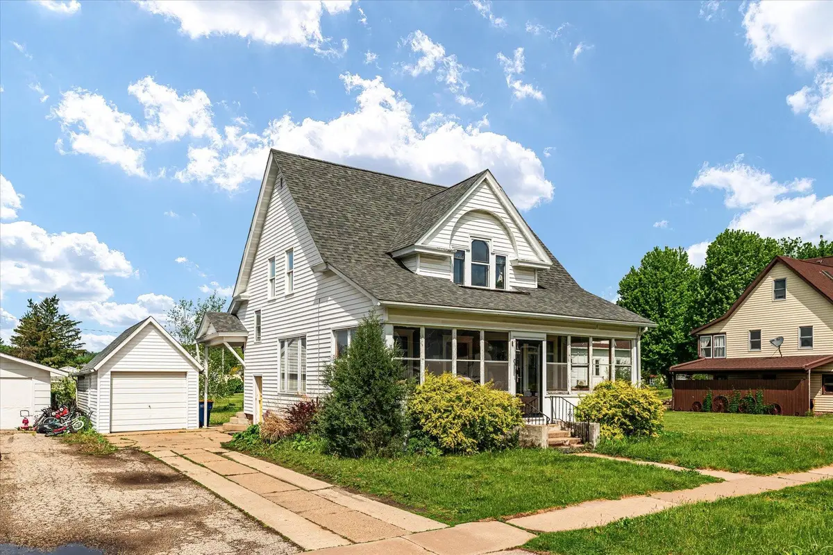 215 N Cushman Ave, Viola, WI 54664 - #1
