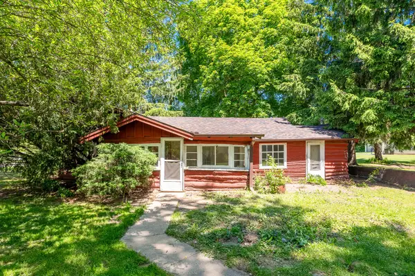 803 E Lisbon Rd, Oconomowoc, WI 53066