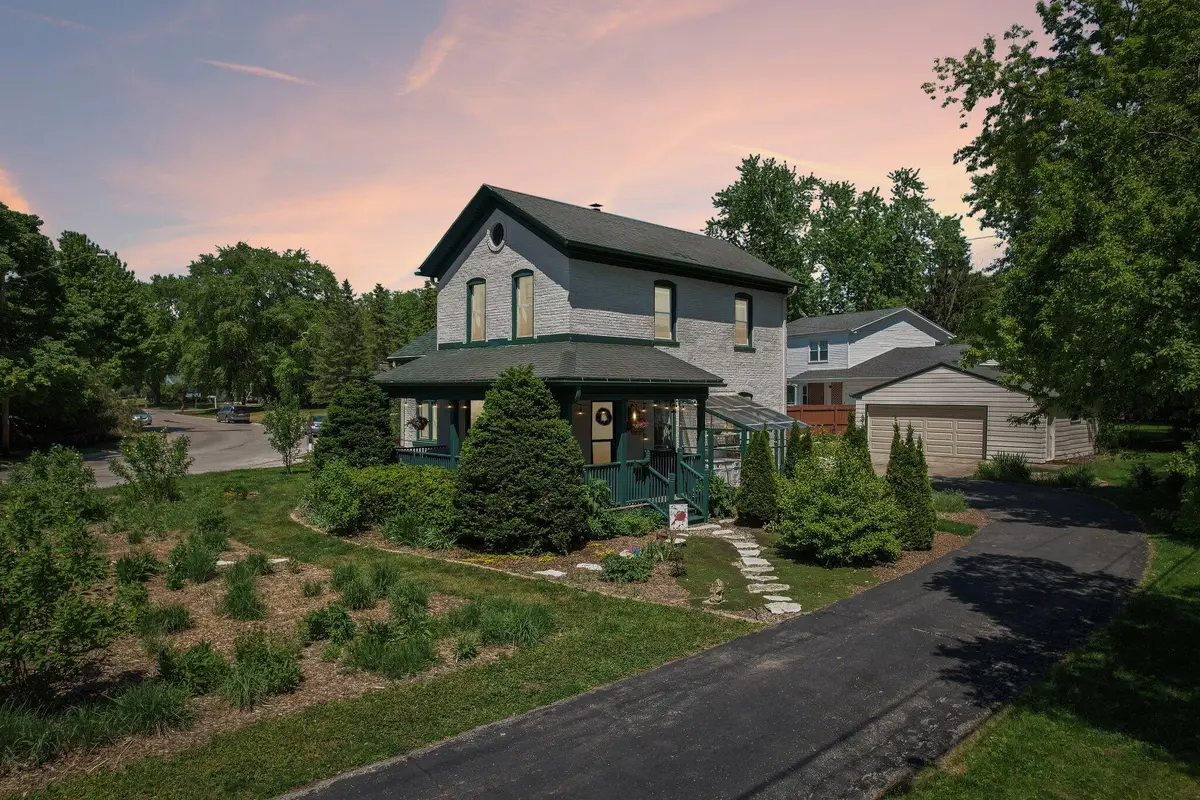 5404 N Mohawk Ave, Glendale, WI 53217 - #1