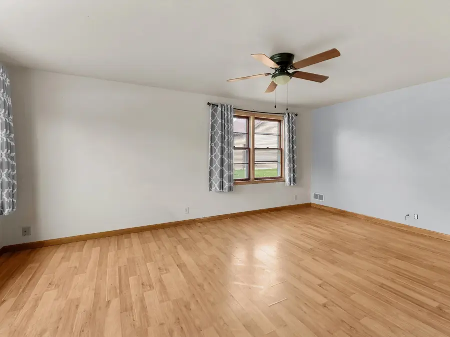 611 S 32nd St, Manitowoc, WI 54220 - #3