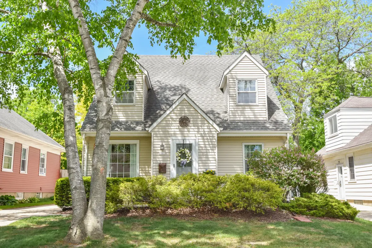 1161 Elm Lawn St, Wauwatosa, WI 53213 - #1