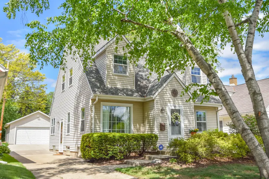 1161 Elm Lawn St, Wauwatosa, WI 53213 - #2