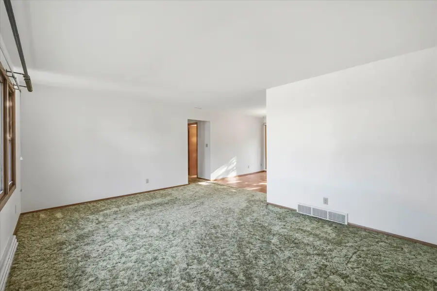 923 W Whitefish Rd, Port Washington, WI 53074 - #2