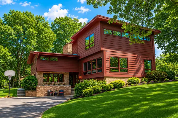 1530 Fairhaven Blvd, Elm Grove, WI 53122