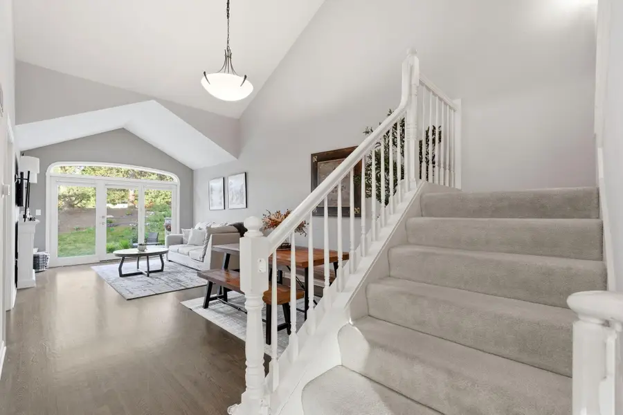 W240N2160 Dorchester Dr, Pewaukee, WI 53072 - #3