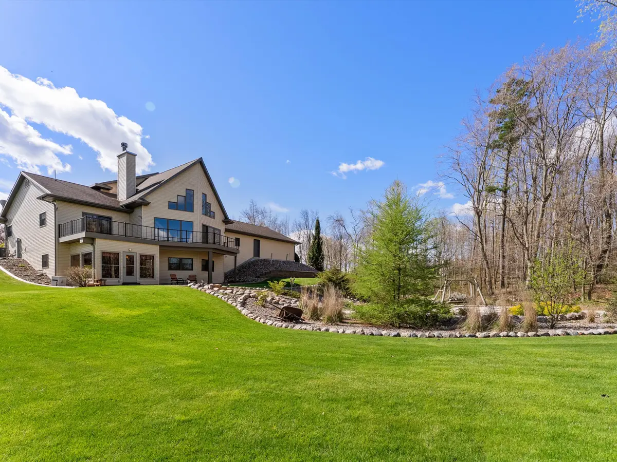 4818 Maplecrest Ridge Rd, Franklin, WI 54247 - #1
