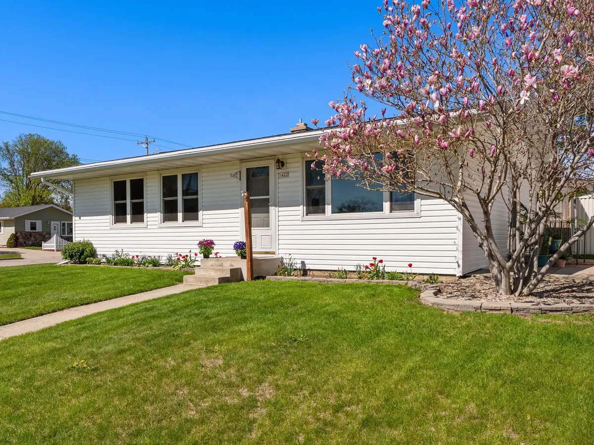 1422 S 35th St, Manitowoc, WI 54220 - #1