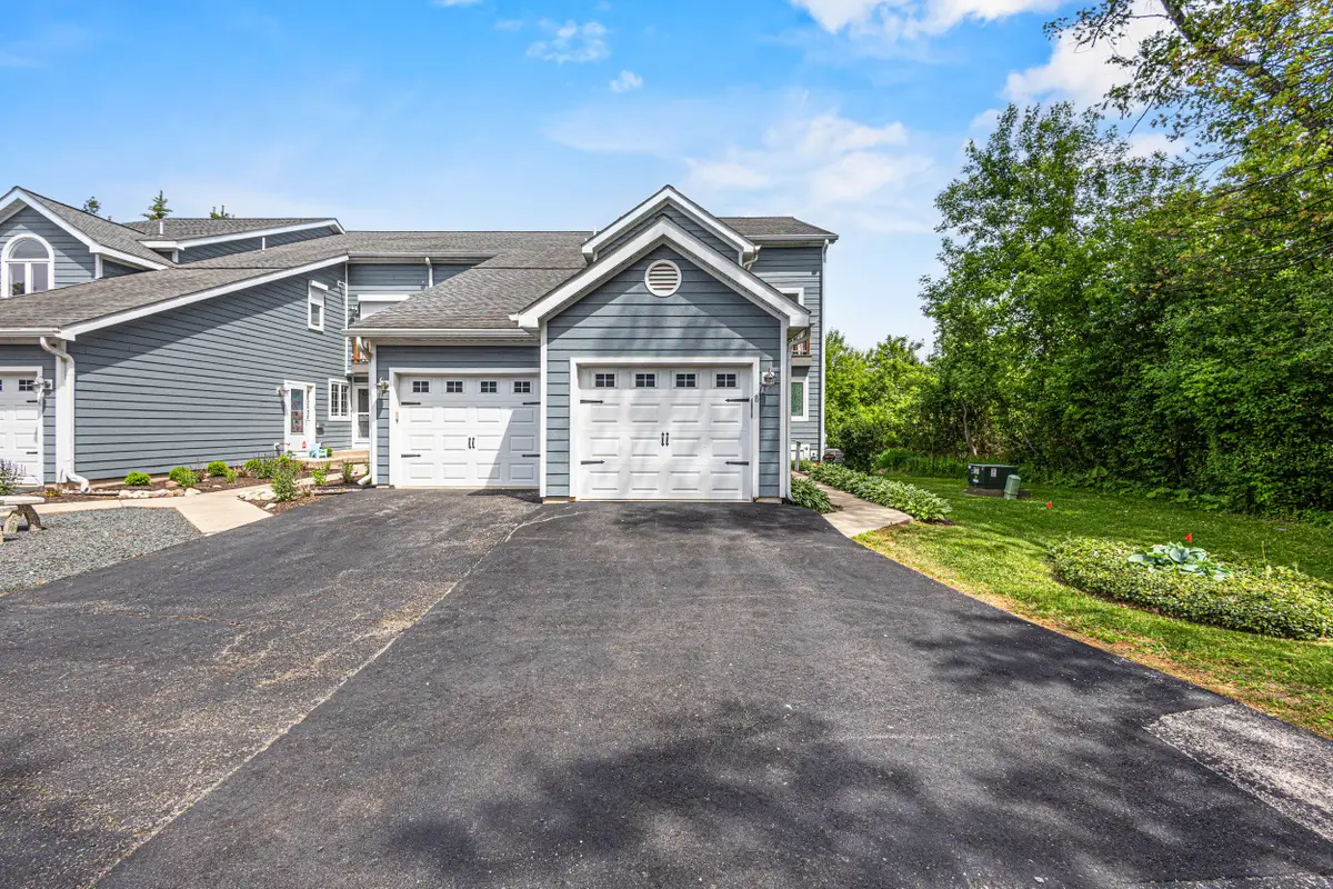 355 Havenwood Dr, Lake Geneva, WI 53147 - #1