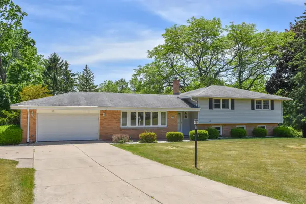 3540 Goetz Dr, Brookfield, WI 53005