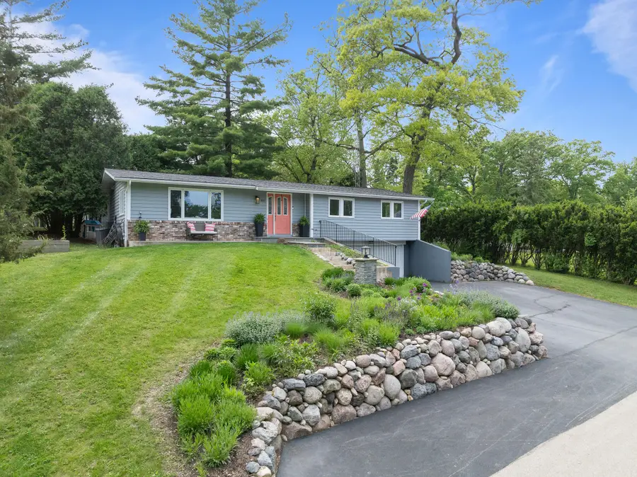 860 Trails End Dr, Fontana, WI 53125 - #3