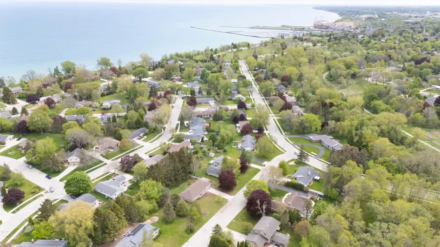 1112 Niesen Rd, Port Washington, WI 53074 - #2