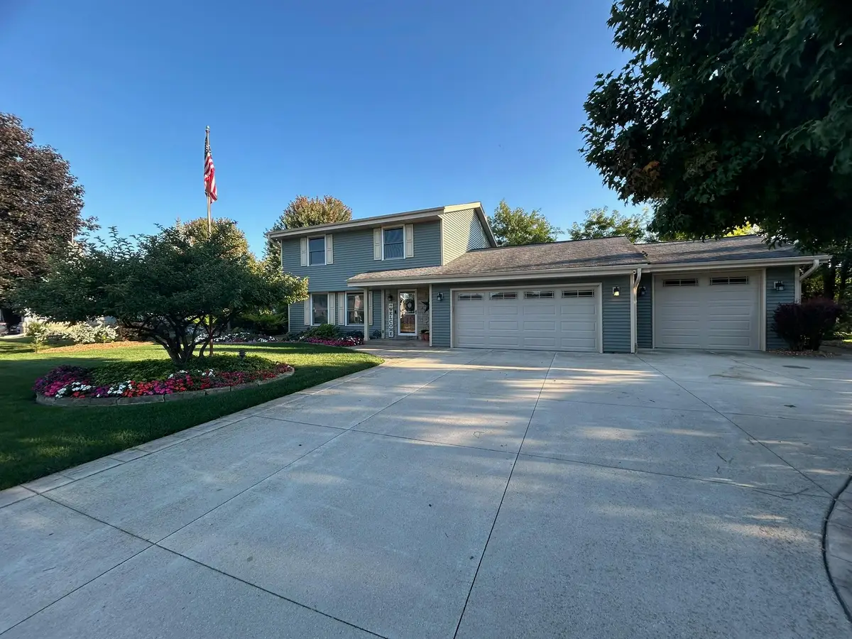S76W16205 Bridgeport Way, Muskego, WI 53150 - #1