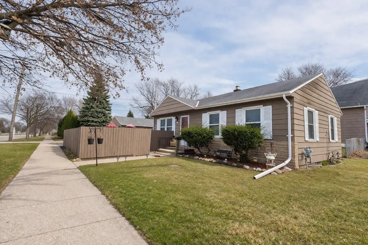 3425 W Morgan Ave, Milwaukee, WI 53221 - #1