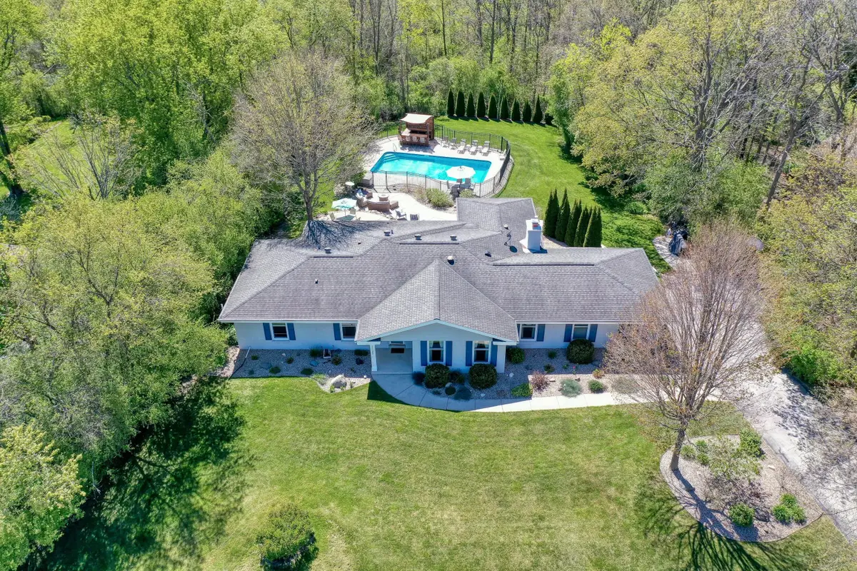 1135 Ridgeway Rd, Brookfield, WI 53045 - #1